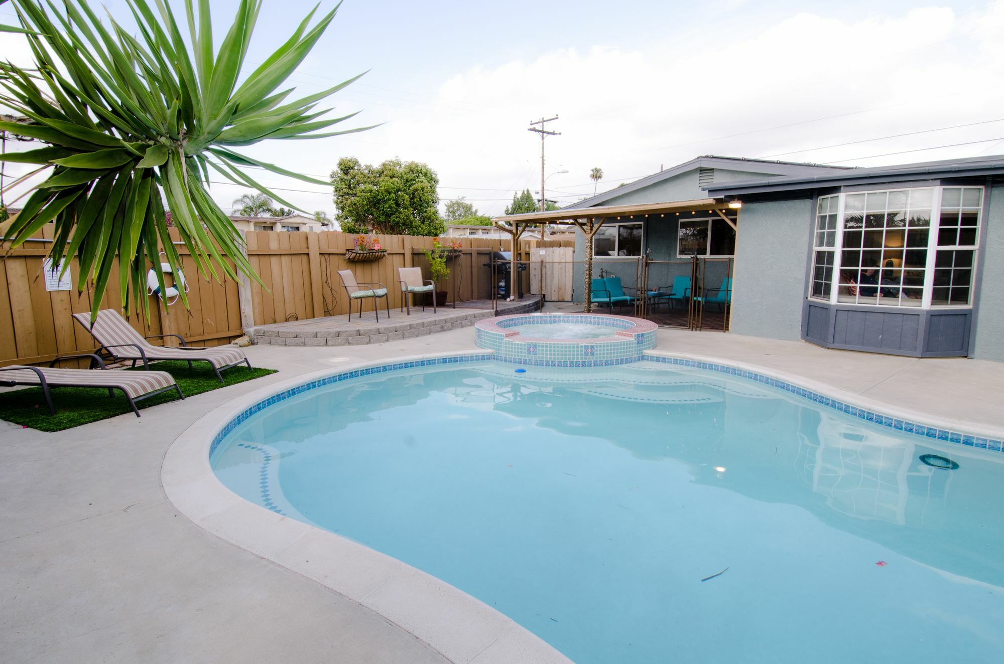 Apartment Poolside
